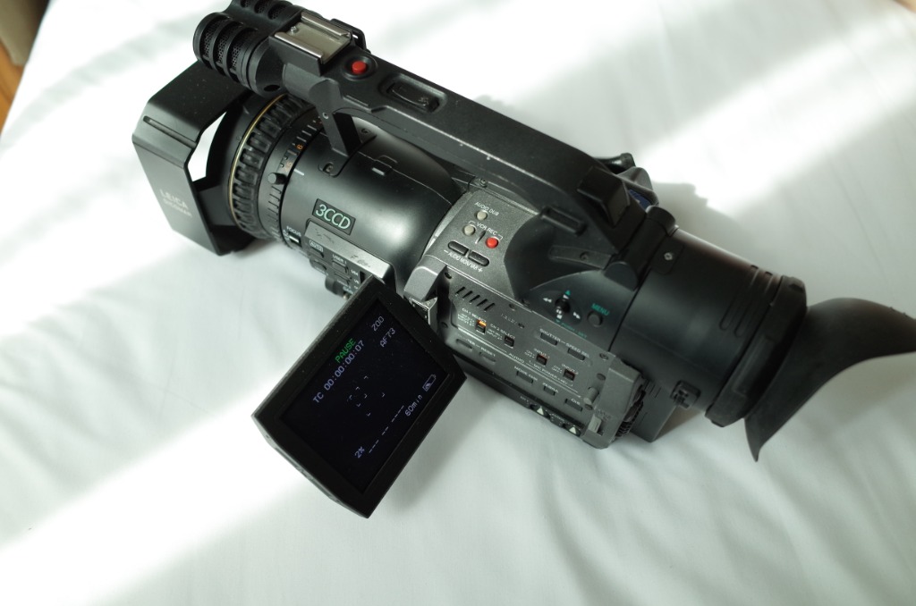 Panasonic AGDVX100 miniDV Camcorder, 攝影器材 Carousell