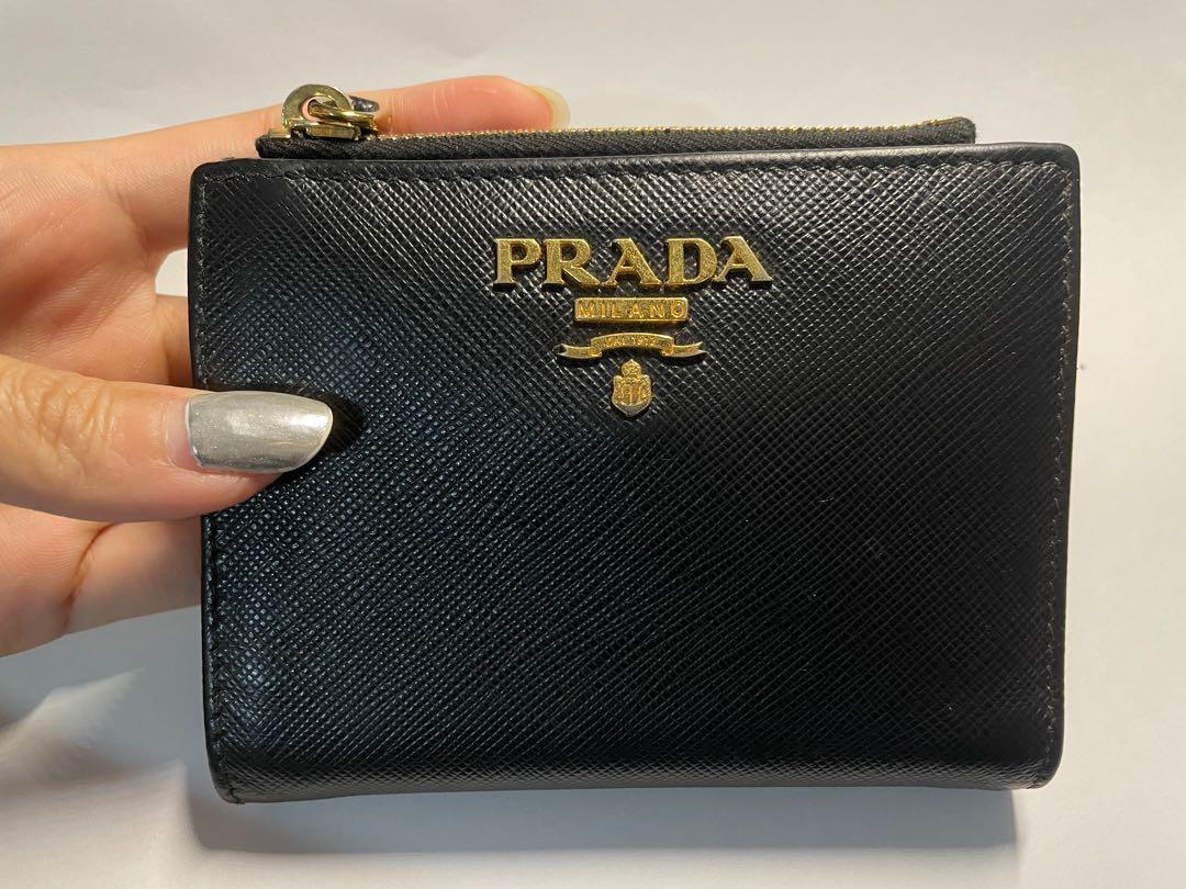 Prada logo 2025 plaque wallet