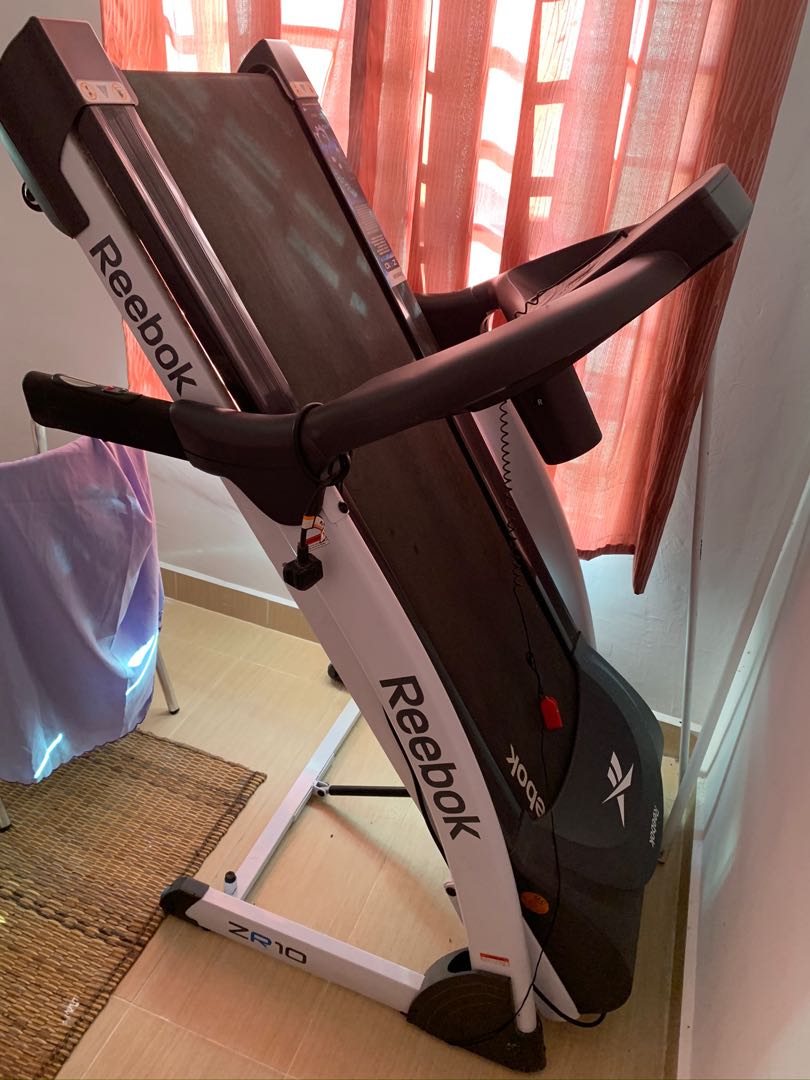 Reebok ZR10 Treadmill, Equipment, Exercise & Fitness, Cardio Fitness Machines on Carousell
