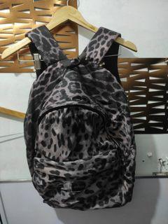 XL backpack grey leopard print