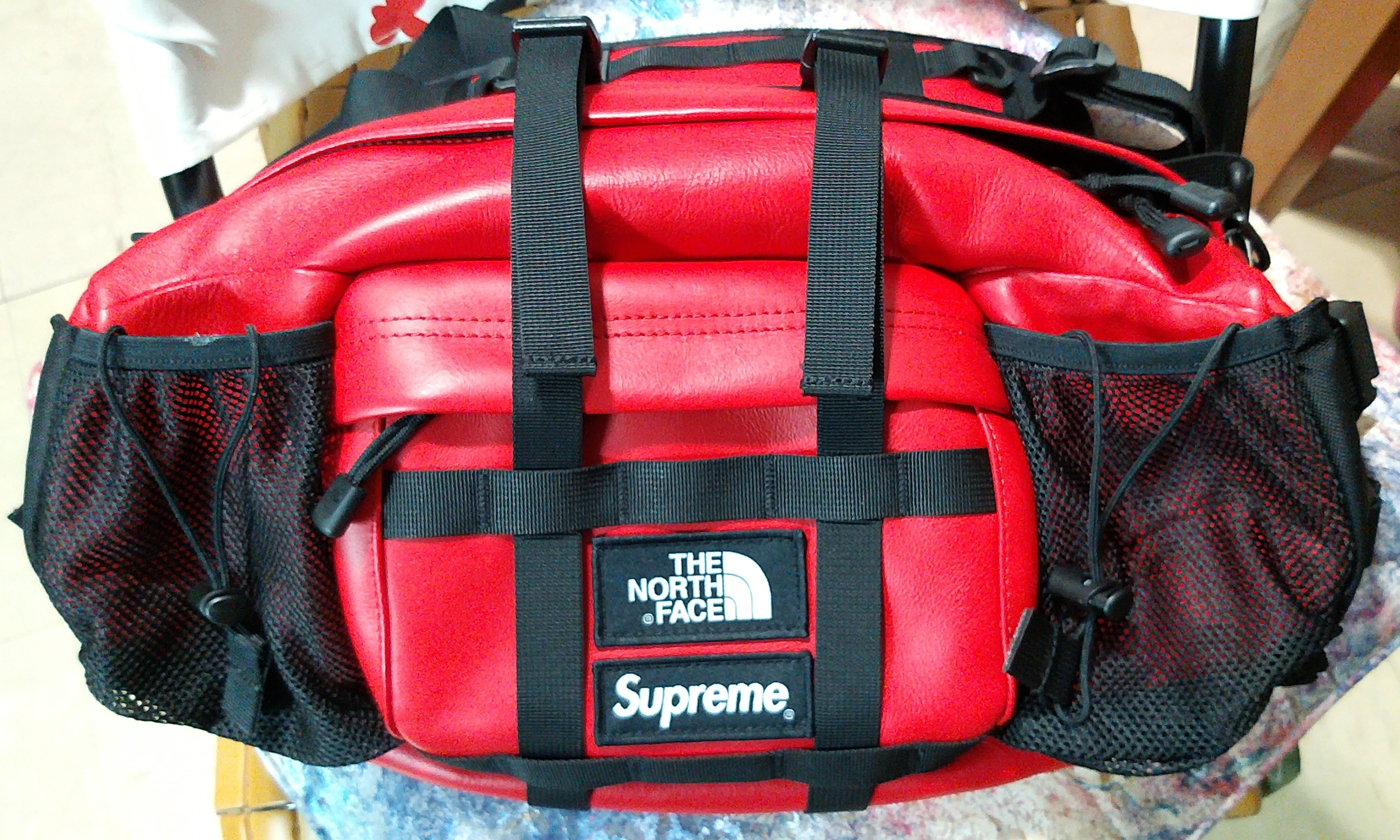 2018AW SUPREME × THE NORTH FACE Leather Mountain Waist Bag, 男裝, 袋,  腰袋、手提袋、小袋- Carousell