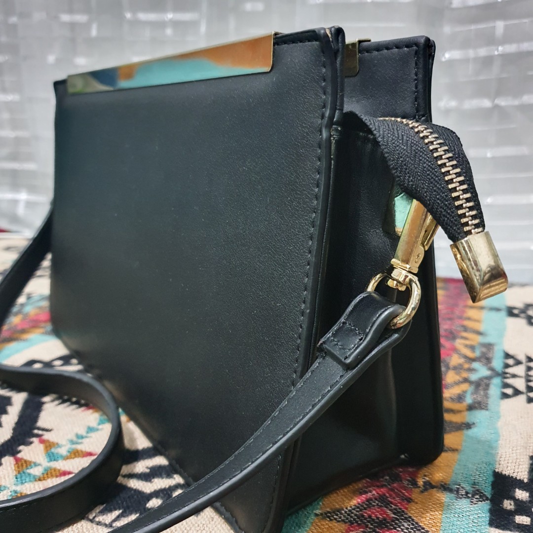 Daphne Sling Bags 2024 favors