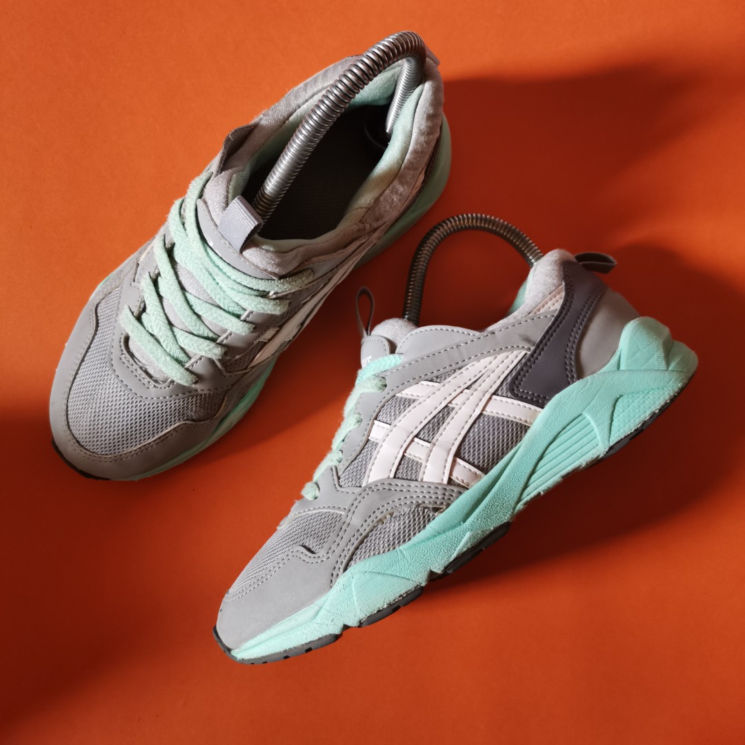 Asics top midnight 90