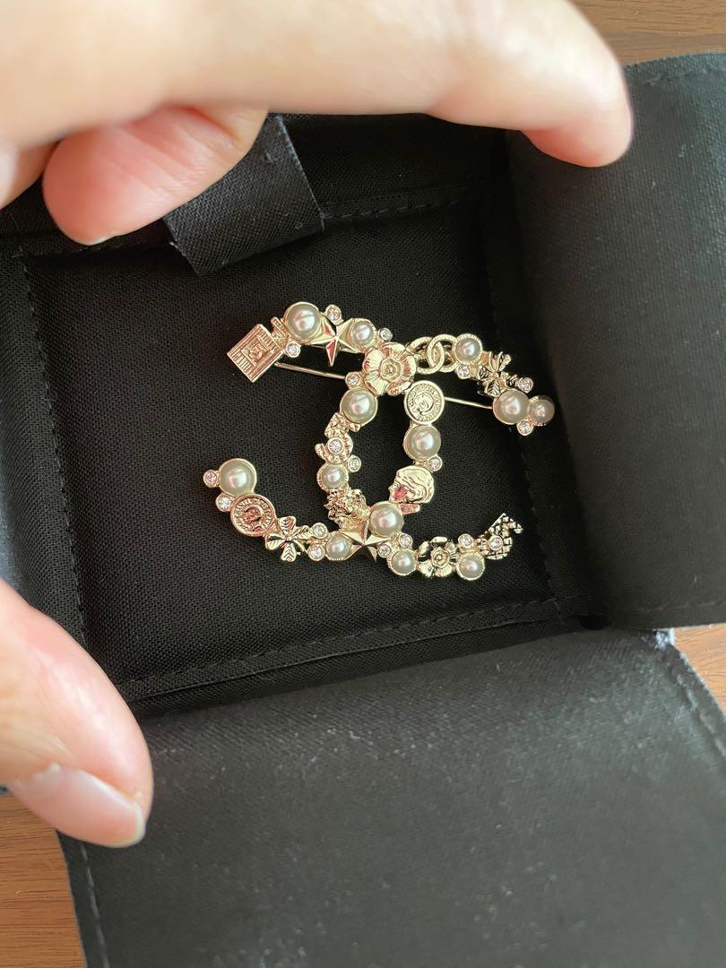 CHANEL brooch Accessories Big Coco CC pearl  clear rhinestone gold Size CC  mark Horizontal 47 cm x vertical 36 cm Pin  Chanel brooch Brooch  Vintage chanel