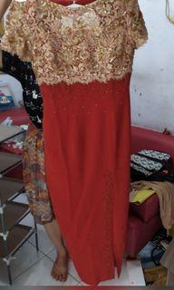 Brokat Gold & Red Dress