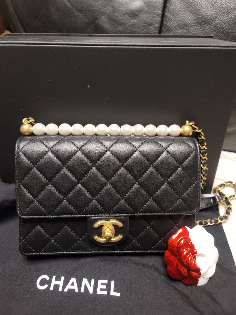 原價出售Emily in Paris 同款CHANEL AS0585 羊皮黑色金扣, 名牌, 手袋及銀包- Carousell