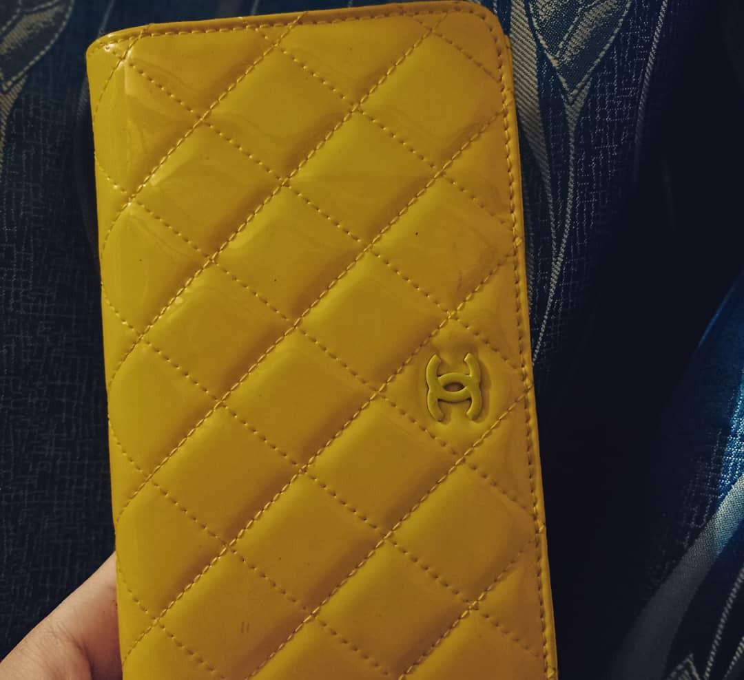 Chanel bifold (Category: Luxury Bags & Wallets) located in Manila. Submitted by drfashionshop05 (Listing ID 1076394238, Image 1). Description: .