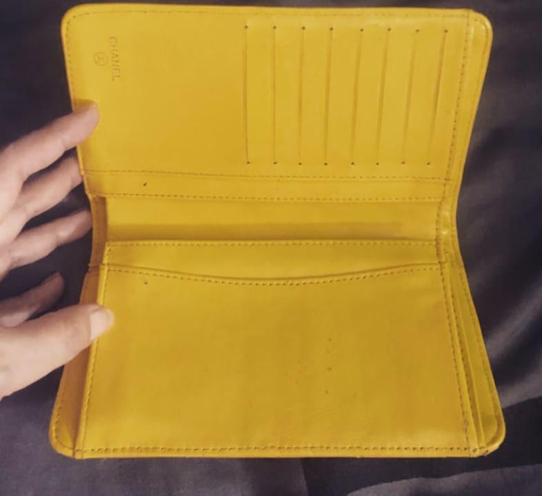 Chanel bifold (Category: Luxury Bags & Wallets) located in Manila. Submitted by drfashionshop05 (Listing ID 1076394238, Image 3). Description: .