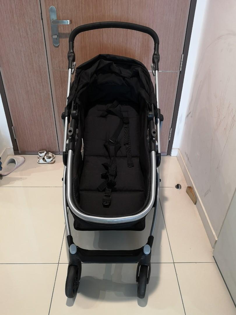 Excellent condition Urbini Omni Stroller with removable