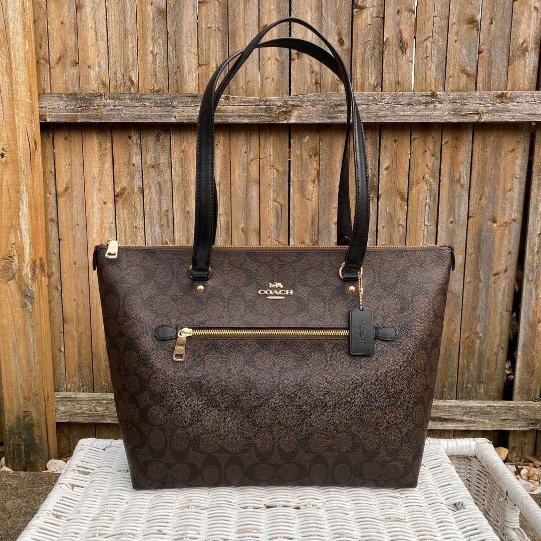 GALLERY TOTE IN SIGNATURE CANVAS (COACH F79609), Women's Fashion, Bags &  Wallets, Clutches on Carousell