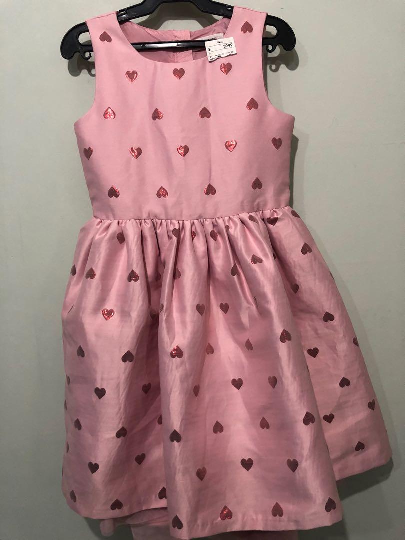 H&M dress (6-7y.o) (Category: Babies & Kids Fashion) located in Mandaluyong City. Submitted by mjdeeee (Listing ID 1076318963, Image 1). Description: H&m dress. Brandnew di kasya sa binilhan. Bought from Japan. Pwede to sa birthday gown or special occasion 😍 Bulky din sya..