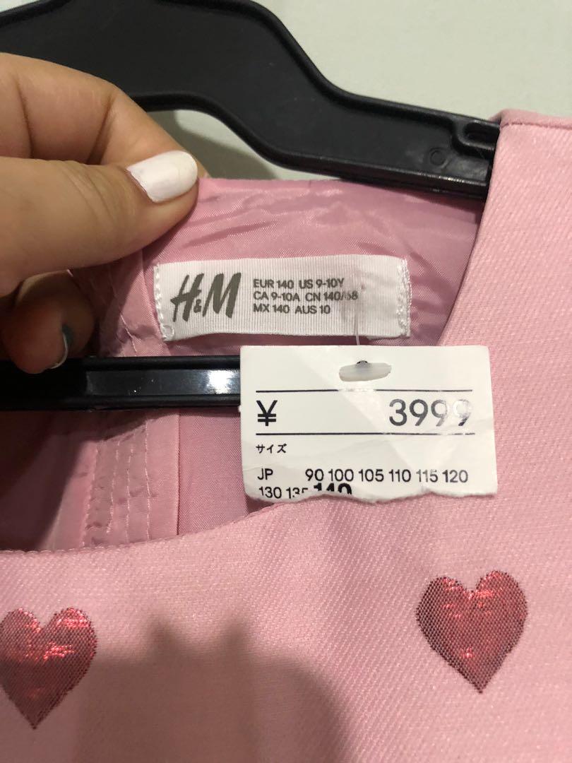 H&M dress (6-7y.o) (Category: Babies & Kids Fashion) located in Mandaluyong City. Submitted by mjdeeee (Listing ID 1076318963, Image 3). Description: H&m dress. Brandnew di kasya sa binilhan. Bought from Japan. Pwede to sa birthday gown or special occasion 😍 Bulky din sya..