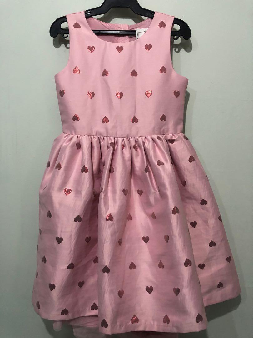 H&M dress (6-7y.o) (Category: Babies & Kids Fashion) located in Mandaluyong City. Submitted by mjdeeee (Listing ID 1076318963, Image 2). Description: H&m dress. Brandnew di kasya sa binilhan. Bought from Japan. Pwede to sa birthday gown or special occasion 😍 Bulky din sya..