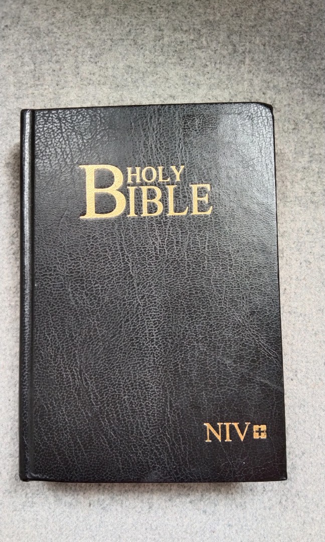 Holy Bible NIV, Buku & Alat Tulis, Buku Di Carousell