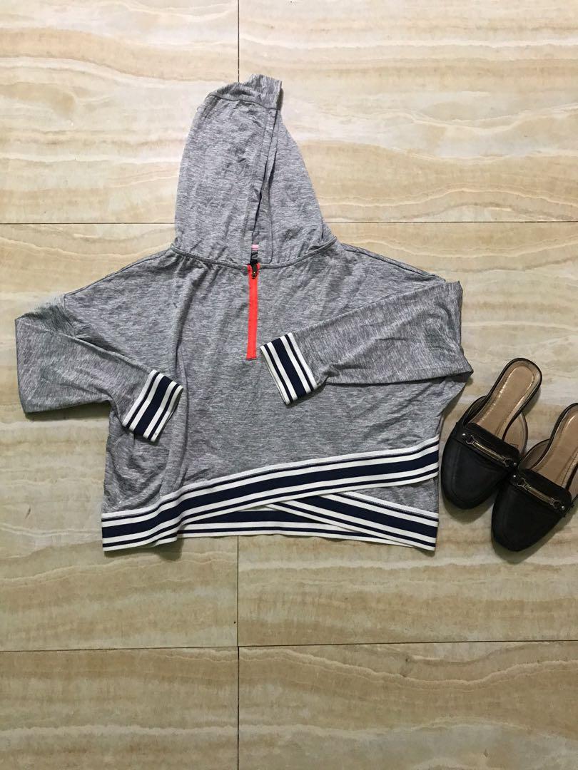 Hoodie jacket M-l (Category: Coats, Jackets and Outerwear) located in Caloocan City. Submitted by mayeth.r (Listing ID 1076419901, Image 2). Description: Ganda condition Stretchable .