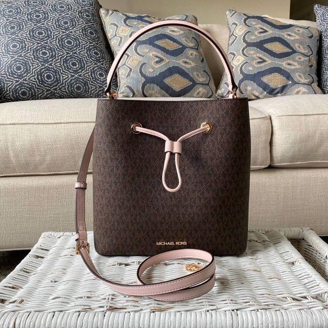 Michael Kors Suri Small Bucket Crossbody Bag, Women's Fashion, Bags &  Wallets, Cross-body Bags on Carousell