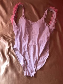 (Category: ) located in . Submitted by ysa.closet (Listing ID 1076352819, Image 1). Description: .