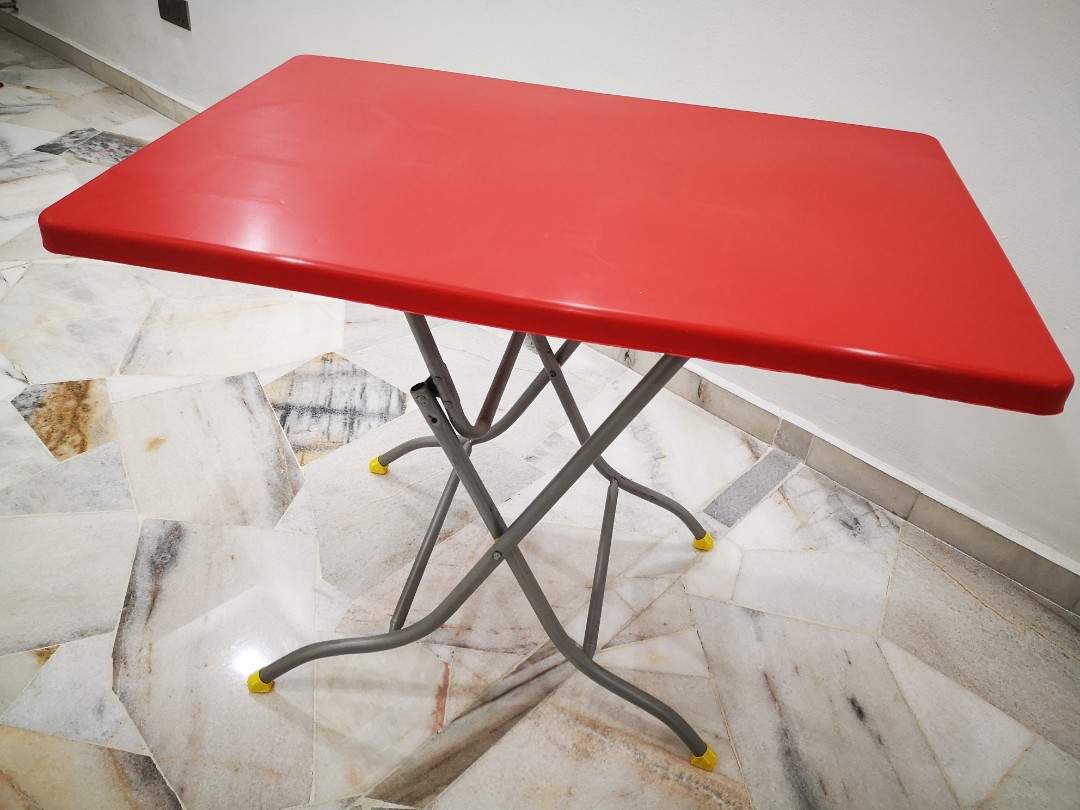3v Plastic Table 2x3