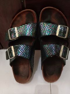 (Category: ) located in . Submitted by decemberapparel (Listing ID 1076396779, Image 1). Description: .