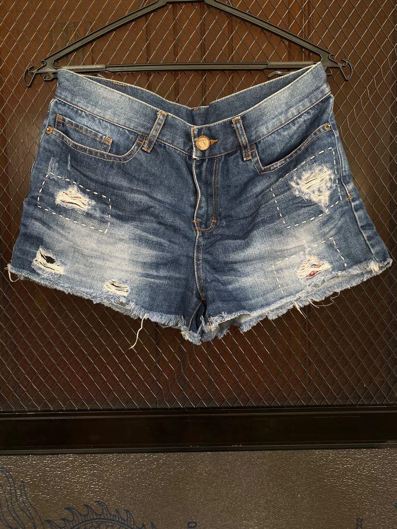 Denim Shorts (Category: Shorts) located in Pasig City. Submitted by adrclutter (Listing ID 1076392020, Image 1). Description: Excellent Condition .