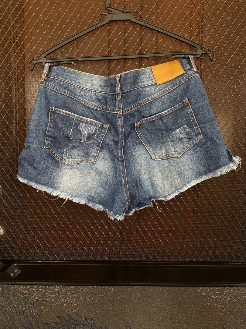 Denim Shorts (Category: Shorts) located in Pasig City. Submitted by adrclutter (Listing ID 1076392020, Image 2). Description: Excellent Condition .