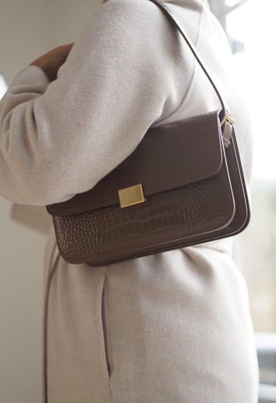 The Classic Shoulder Bag - Chocolate Smooth