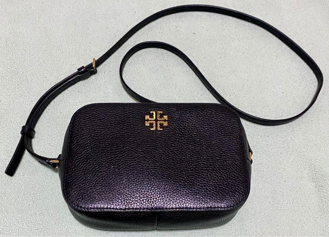 Tory burch large logo hotsell round crossbody