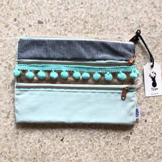 (Category: ) located in . Submitted by closet_etc (Listing ID 1076304698, Image 1). Description: .