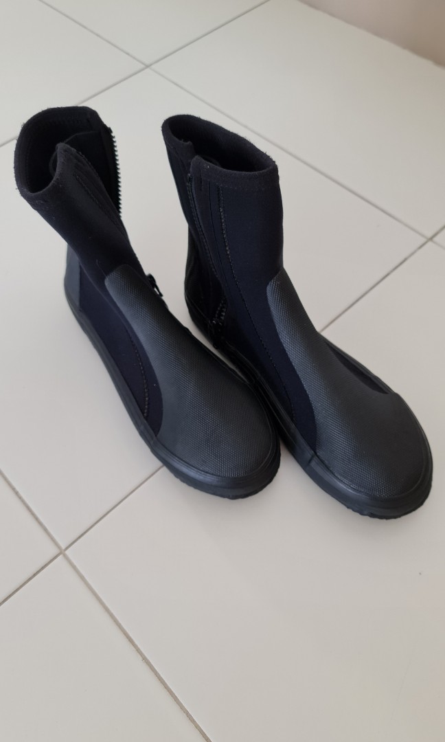 Aqua booties deals