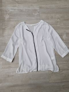(Category: ) located in . Submitted by 2closets.co (Listing ID 1076494853, Image 1). Description: .