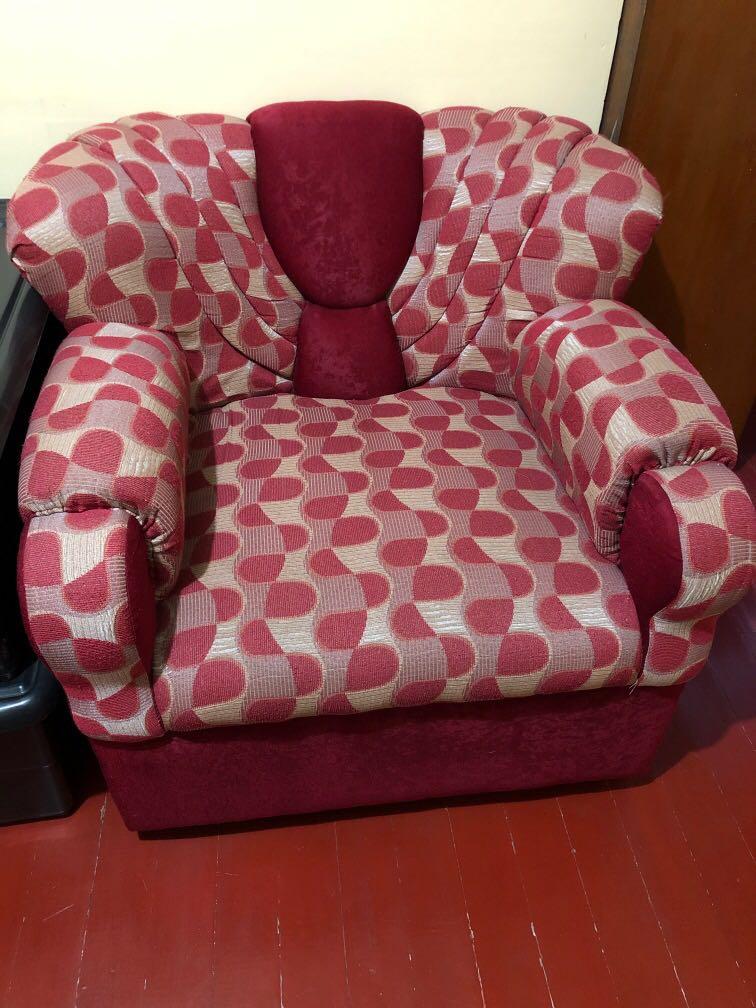 2 Pcs Sofa Chairs (Category: Sofas) located in Quezon City. Submitted by aryl715 (Listing ID 1076541355, Image 1). Description: Large Sofa Chairs Single seater each Used but not abused Well dusted Halos wala pang fading ang color Malinis ang mga paa rfs: decluttering Pick up only San Juan City area message me for measurements Gcash payment.