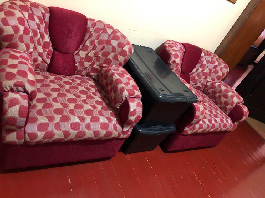 2 Pcs Sofa Chairs (Category: Sofas) located in Quezon City. Submitted by aryl715 (Listing ID 1076541355, Image 3). Description: Large Sofa Chairs Single seater each Used but not abused Well dusted Halos wala pang fading ang color Malinis ang mga paa rfs: decluttering Pick up only San Juan City area message me for measurements Gcash payment.
