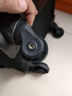 特快行李箱維修/換轆 Suitcase repair/wheels replacement