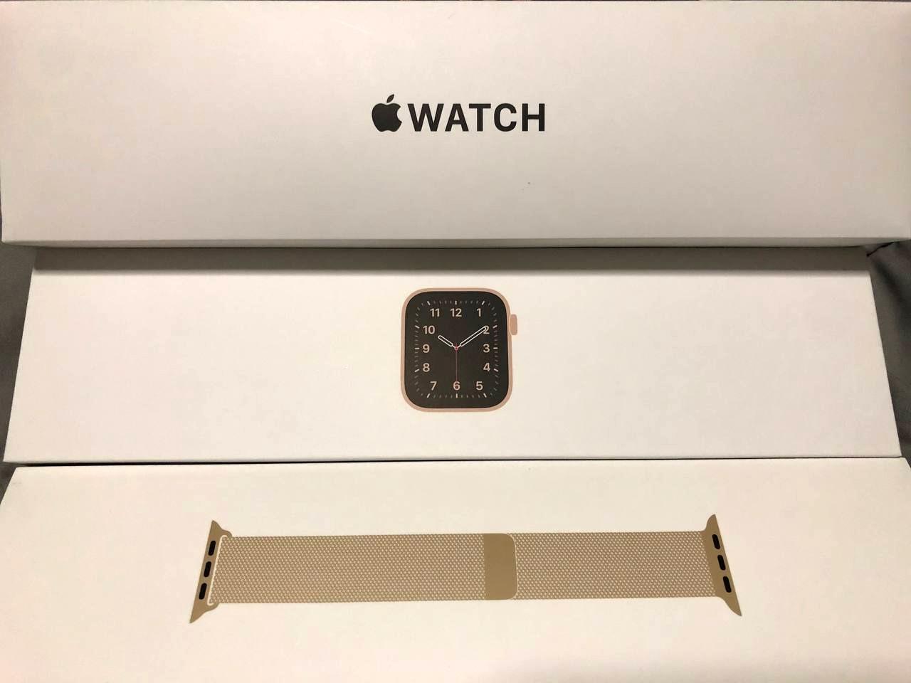 Apple watch gold aluminium store case with milanese loop