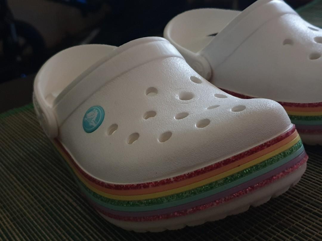 Crocband discount rainbow clog