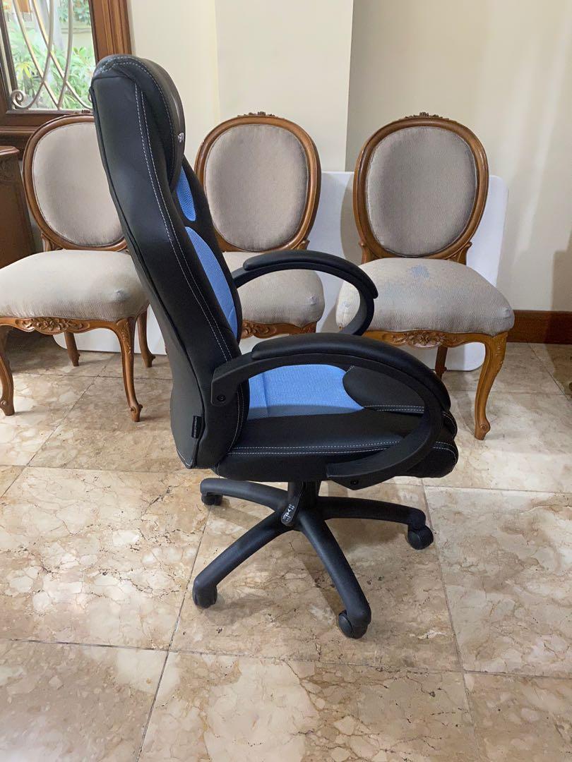 BRAND NEW Predator gaming chair (Category: Chairs) located in Mandaluyong City. Submitted by deardolphin (Listing ID 1076528748, Image 3). Description: BRAND NEW Predator gaming chair never used Super comfy!!! Rfs my brother (6 ft) wants a taller chair Measurements in the last pic (in inches) is the chair at its HIGHEST/tallest setting .
