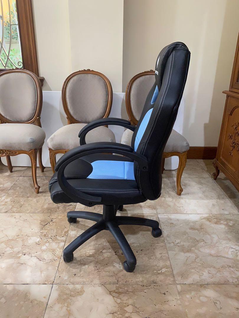 BRAND NEW Predator gaming chair (Category: Chairs) located in Mandaluyong City. Submitted by deardolphin (Listing ID 1076528748, Image 2). Description: BRAND NEW Predator gaming chair never used Super comfy!!! Rfs my brother (6 ft) wants a taller chair Measurements in the last pic (in inches) is the chair at its HIGHEST/tallest setting .