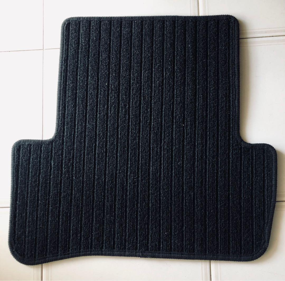Original Mercedes W204 Floor Mats fits C180, C200, C250 Saloon /Estate