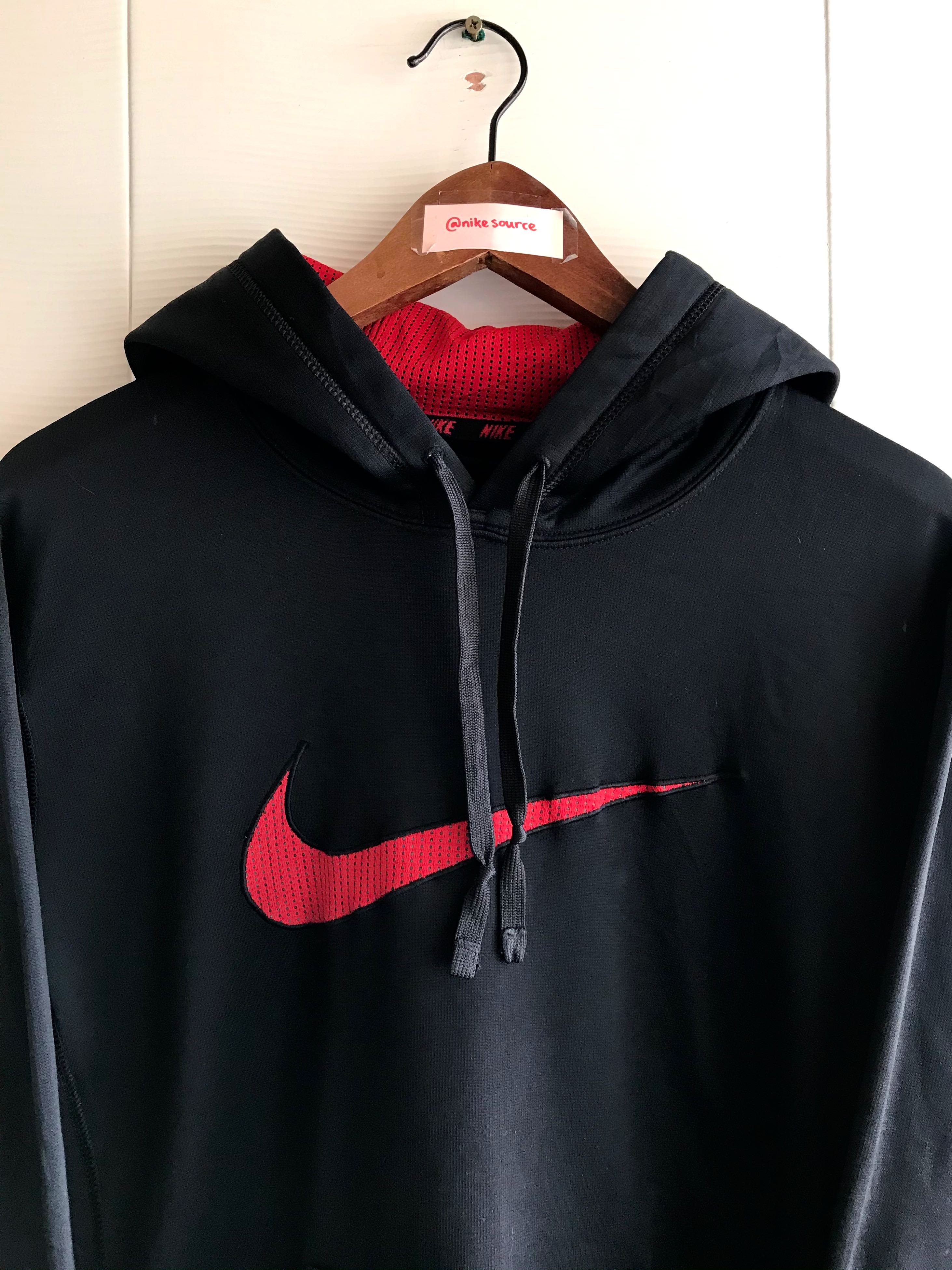 Red and black sales hoodie nike