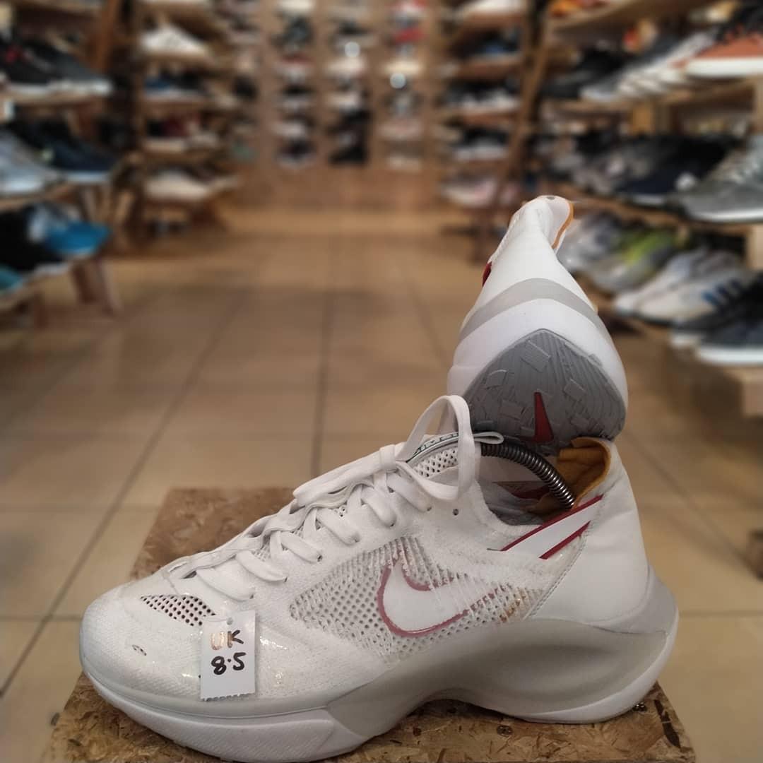 Nike dimsix store signal flyknit