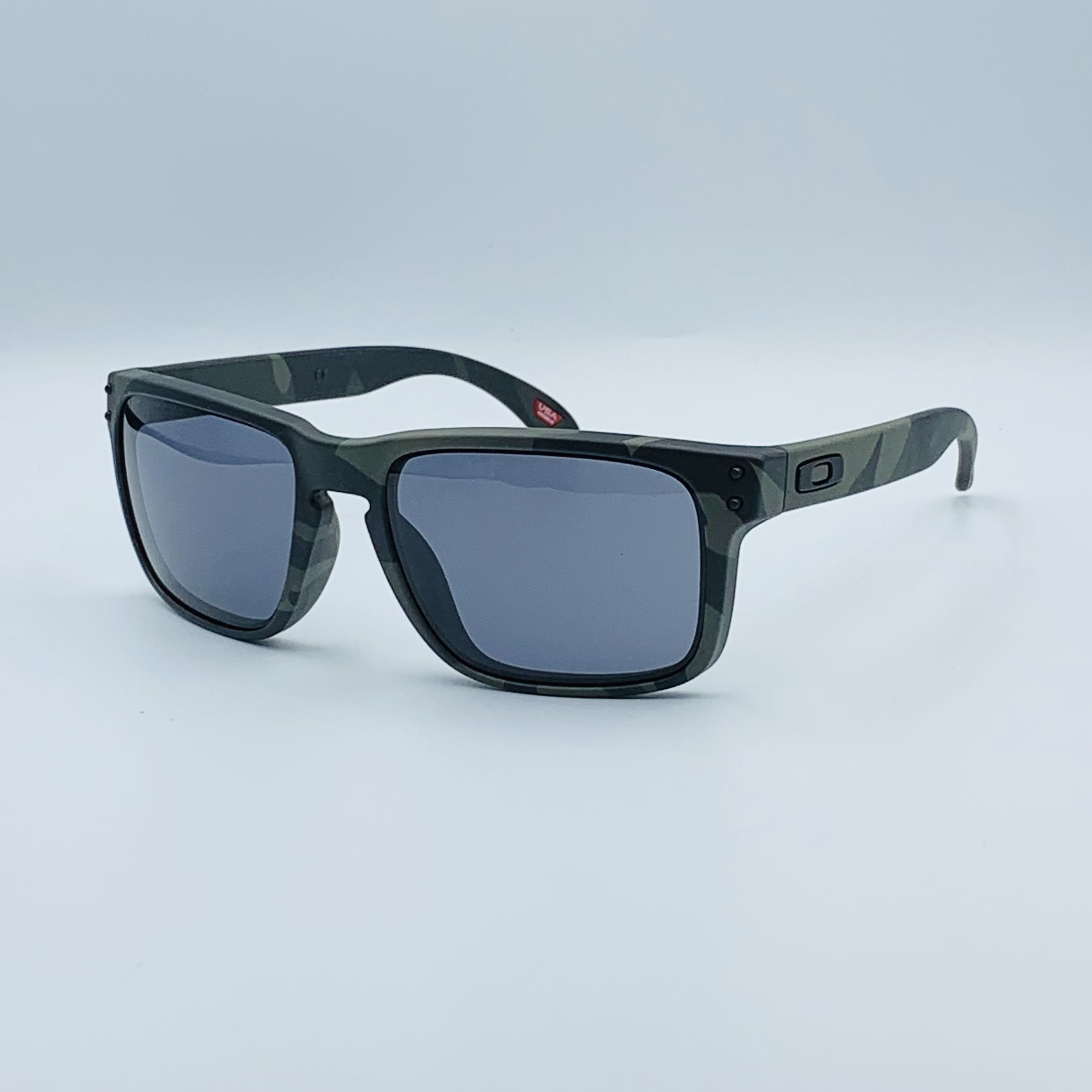 Oakley Holbrook SI Multicam Black Grey, Men's Fashion, Watches   Accessories, Sunglasses  Eyewear on Carousell