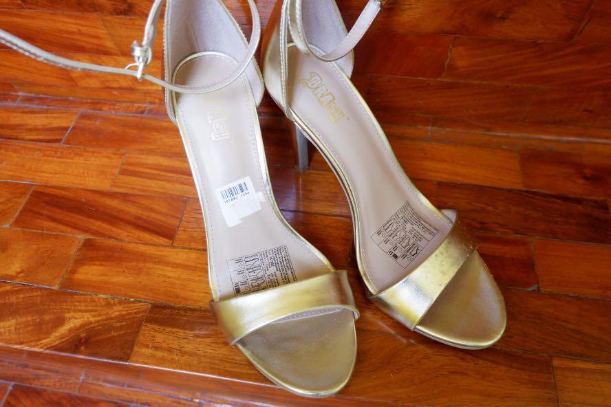 Gold pumps payless discount