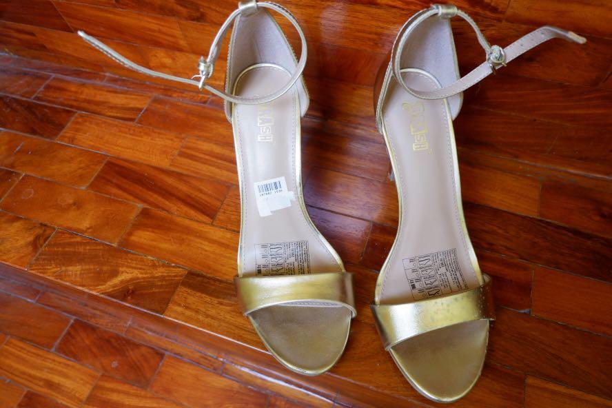 Gold pumps deals payless
