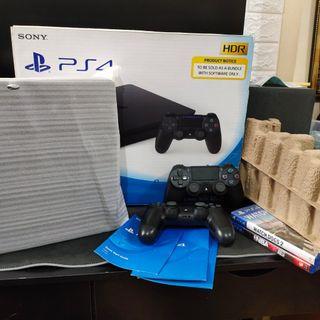PlayStation 4 PS4 with 2 Orig Controllers