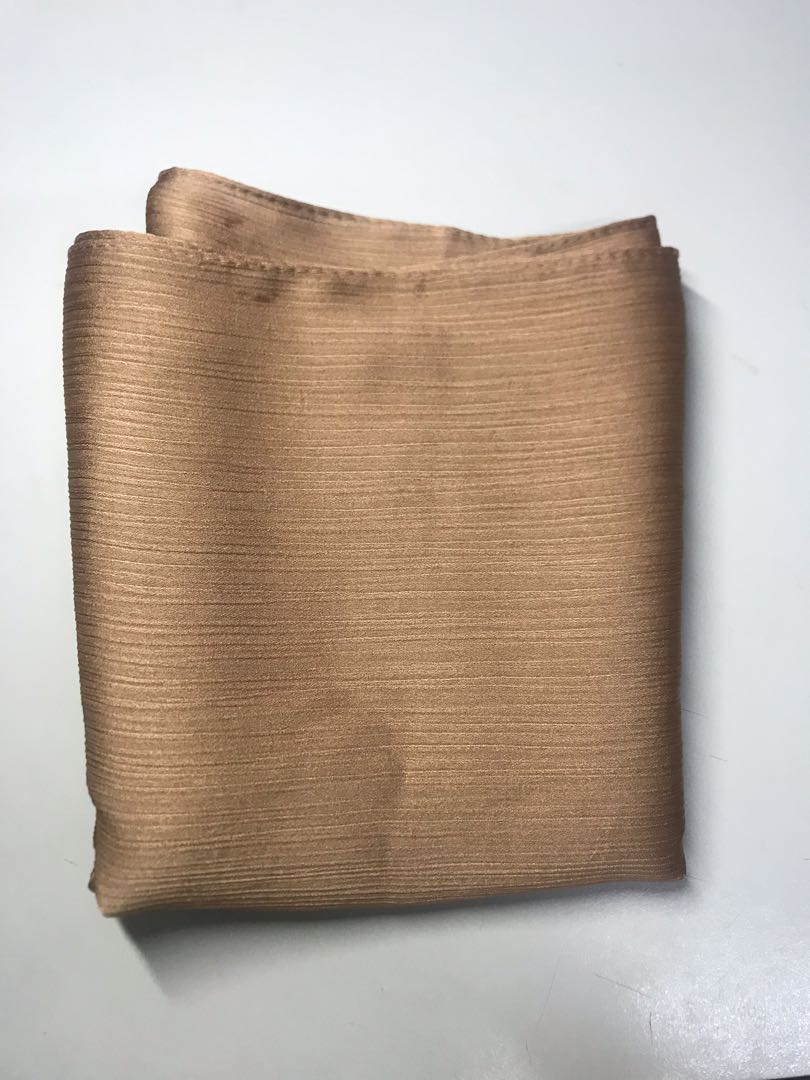 Pleated satin shawl Outlet