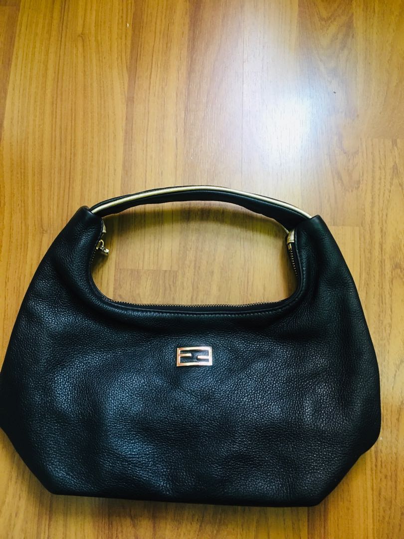 Tas Fendi vintage hobo kulit Barang Mewah Tas Dompet di Carousell