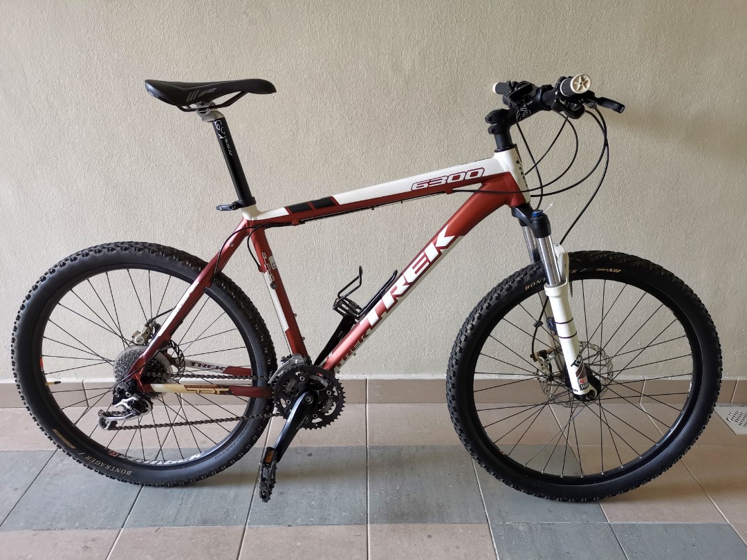 oor trimmen straffen Trek 6300 Mountain Bike, Sports Equipment, Bicycles & Parts, Bicycles on  Carousell