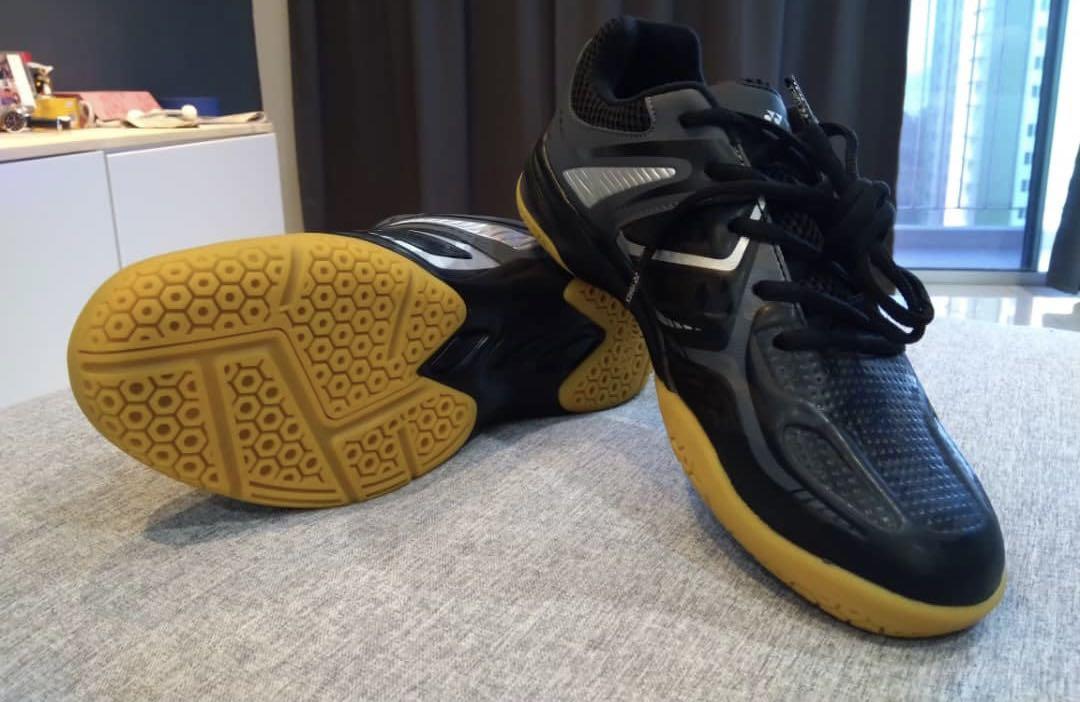 Authentic Yonex Badminton Shoes UK 8 US 8.5 Black Men s Fashion