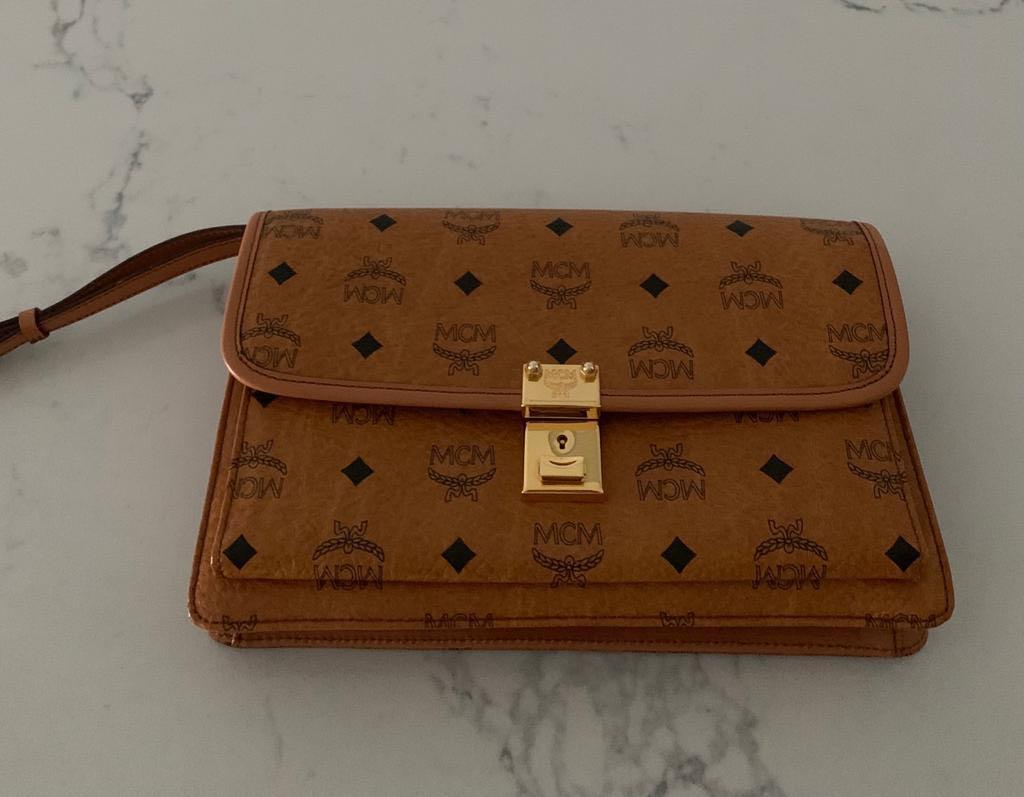 Mcm clutch sale outlet