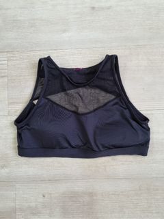 (Category: ) located in . Submitted by 2closets.co (Listing ID 1076804302, Image 1). Description: .